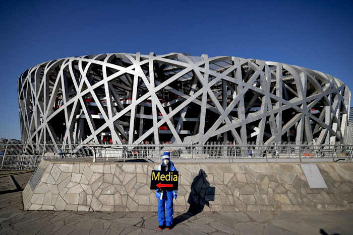 media-sign-volunteer